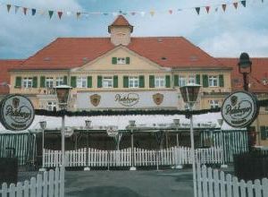 Festplatz mit Festzelt und Festhalle